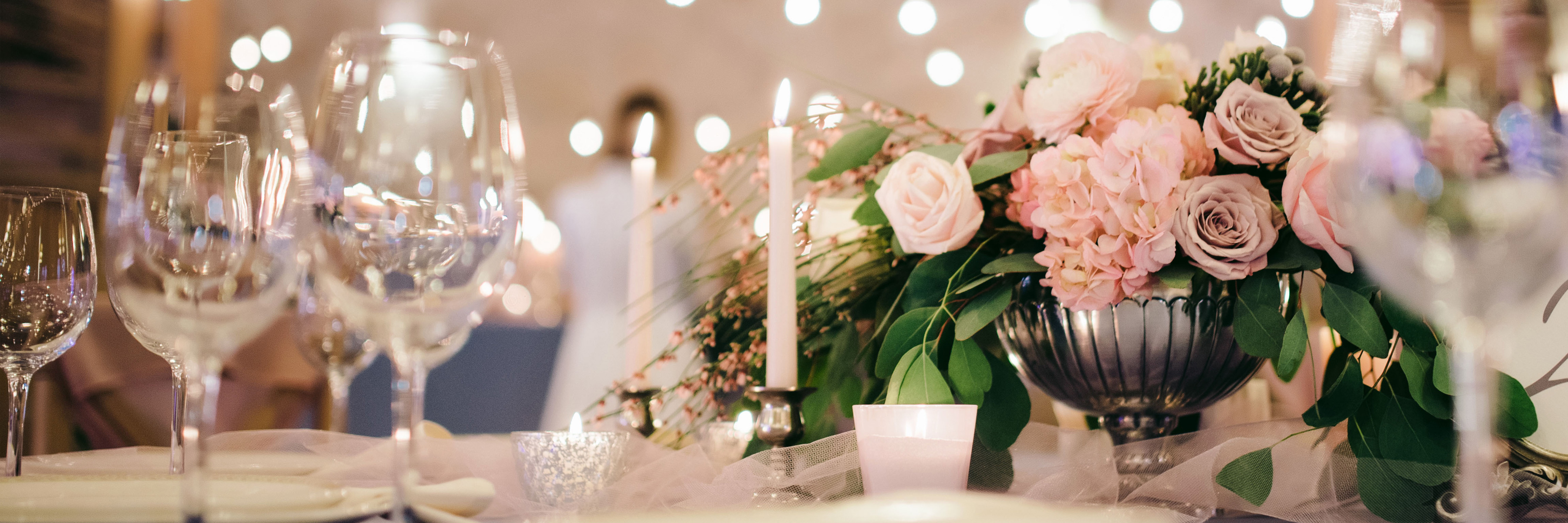 wedding place setting and centerpiece